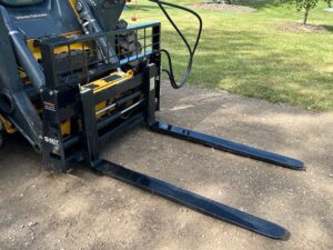 AGT Hydraulic Skidsteer Pallet Forks And Frame